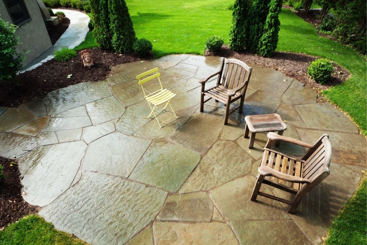 Sealed flagstone patio surface with enhanced color