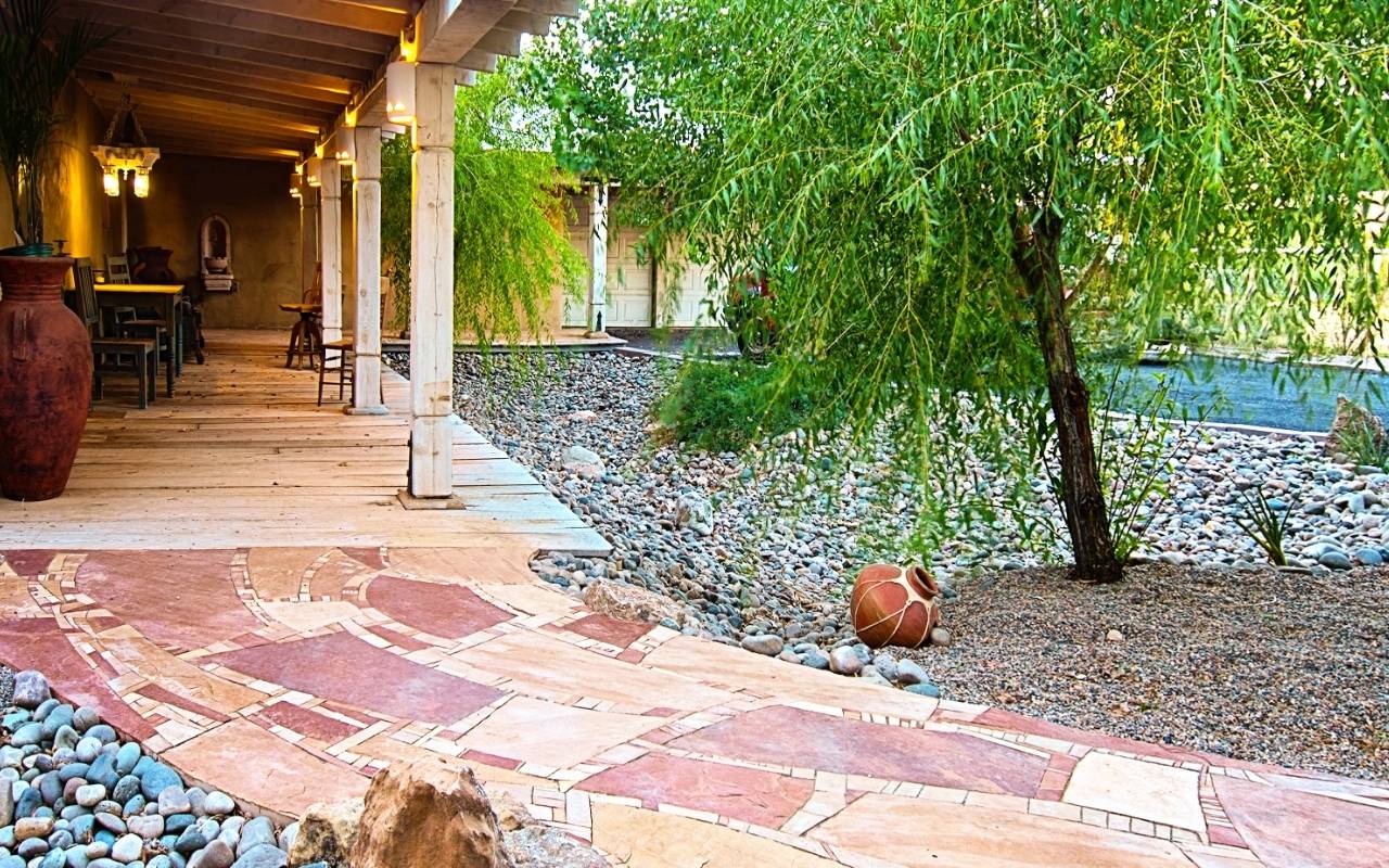 Outdoor patio featuring flagstone with a rich sealed finish